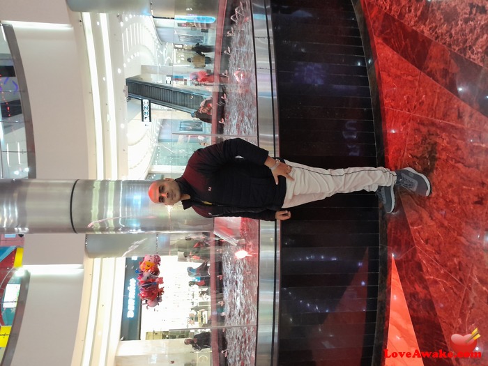 Kanada2025 Egyptian Man from 10th of Ramadan City