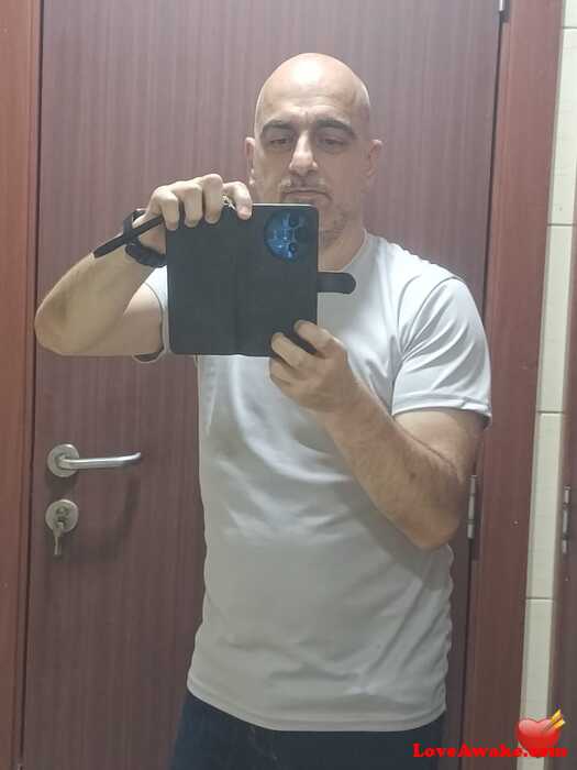 whiteman75 UAE Man from Dubai