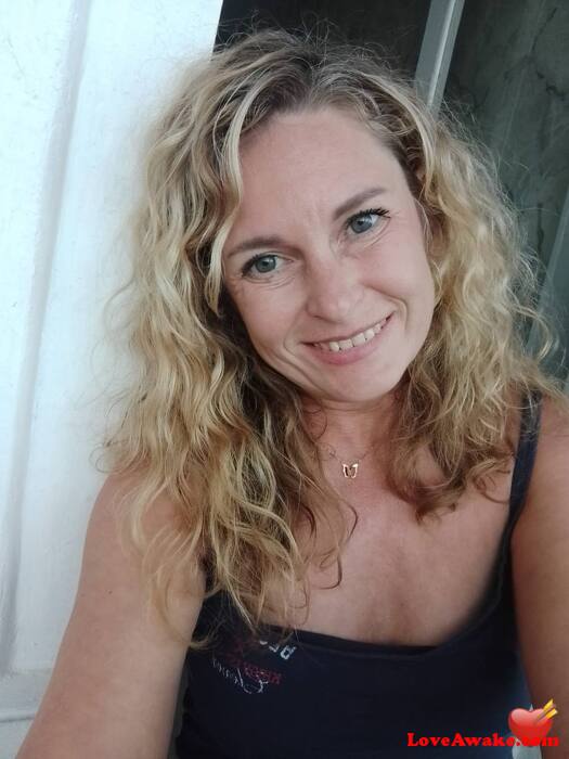 annikalovesun American Woman from Houston