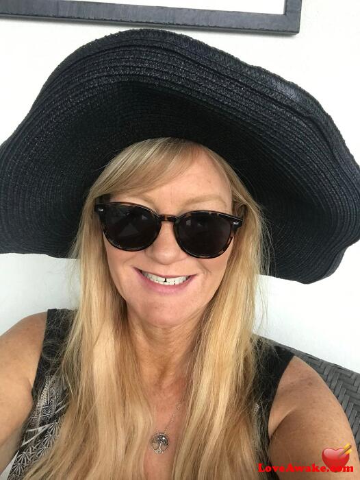 Karenlloyd American Woman from Madison