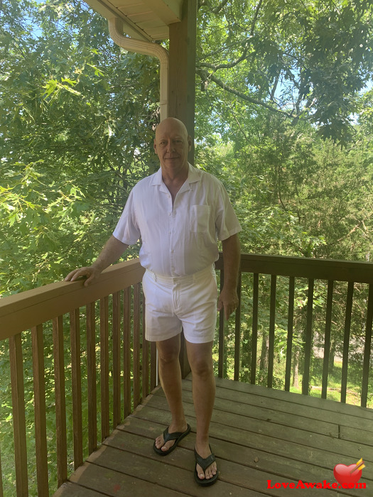 Xj7mes American Man from Hot Springs