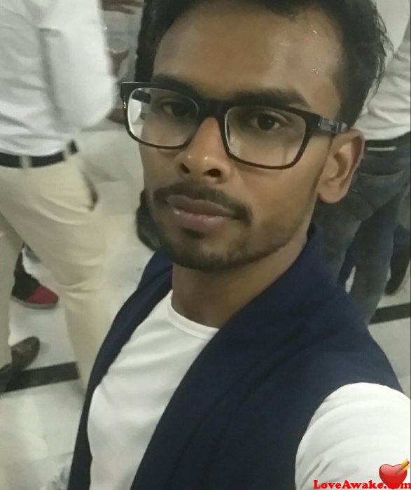 Ravimalyal Indian Man from New Delhi