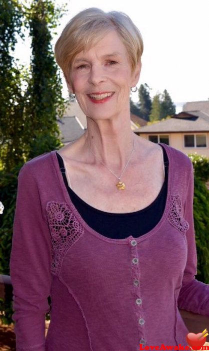 Dodie71 Canadian Woman from Surrey