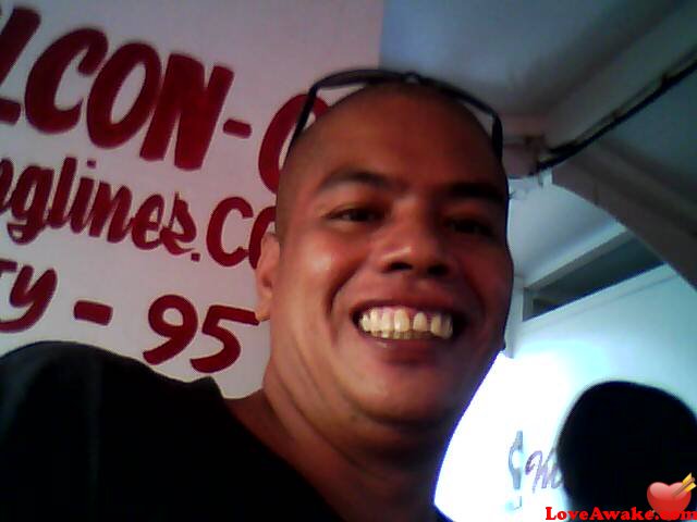 Gatevalve Filipina Man from Calamba