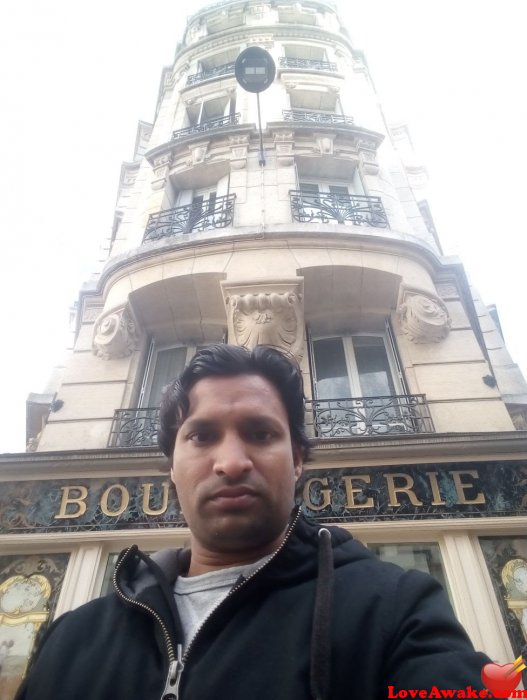 Vickyindian French Man from Paris