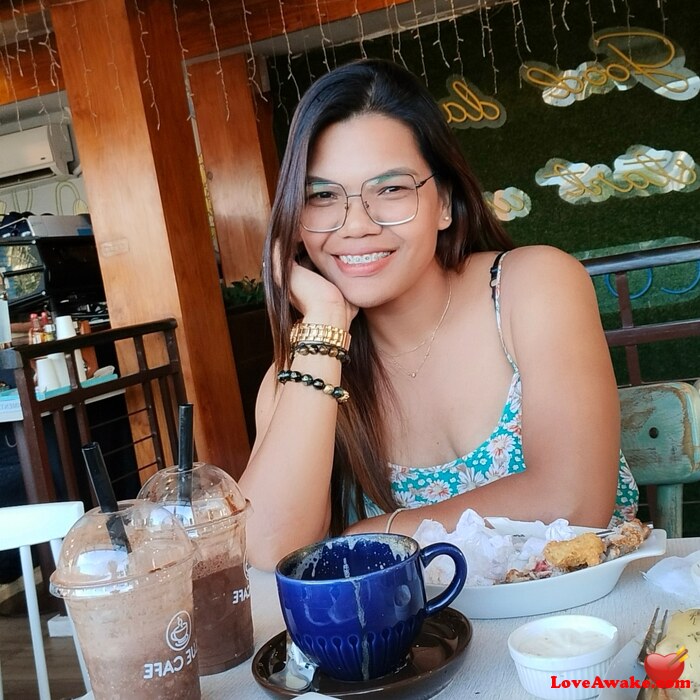 Mhaeigan Filipina Woman from Naga, Luzon
