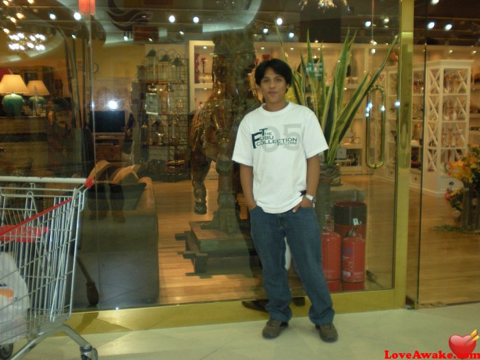 jho03 Qatari Man from Doha