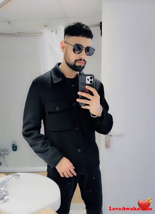 Avi0098 UK Man from Bradford