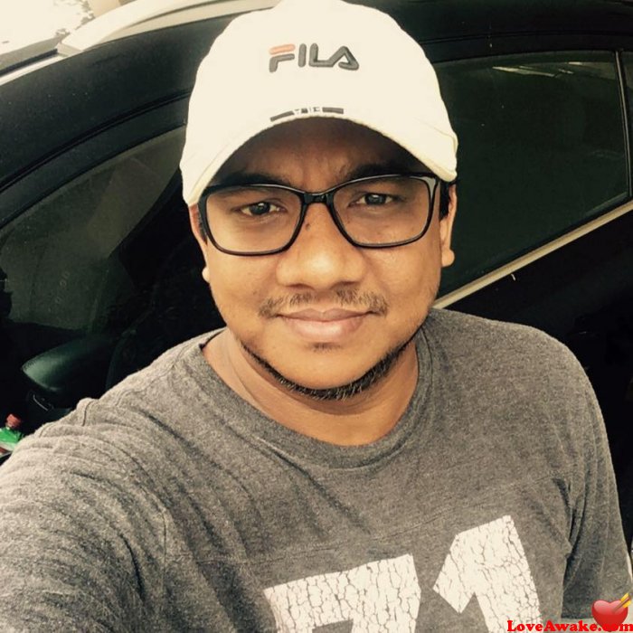 madambi Sri Lankan Man from Colombo