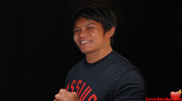 ejhong Filipina Man from Manila