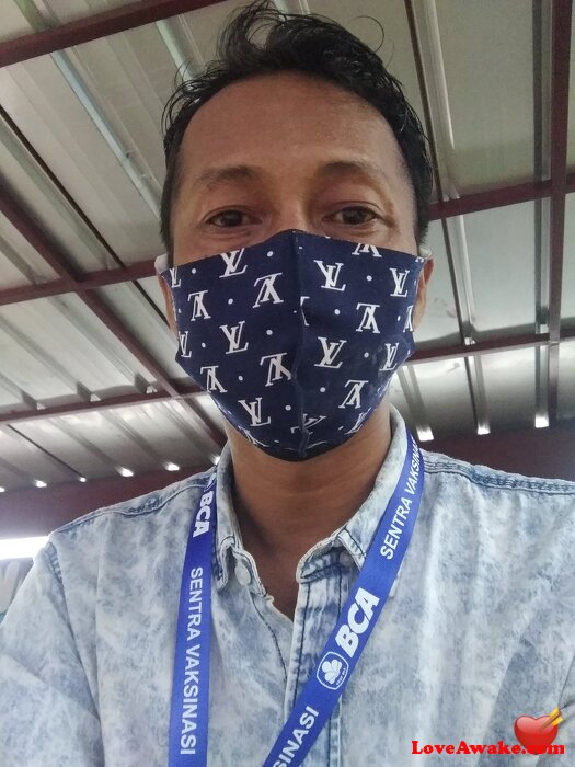 o8s83ooggo36 Indonesian Man from Jakarta, Java