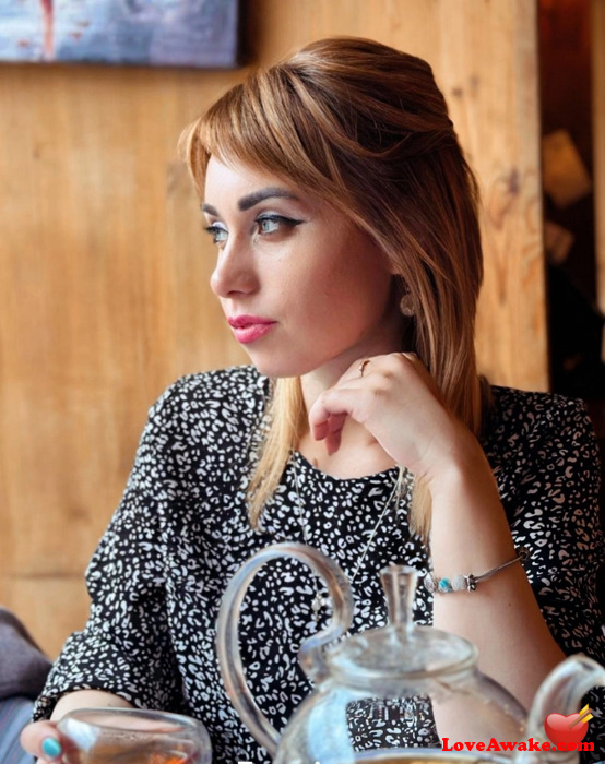 Kathy8888 French Woman from Paris