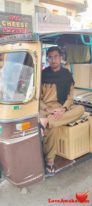 Jsjdhdhsjswi Pakistani Man from Karachi