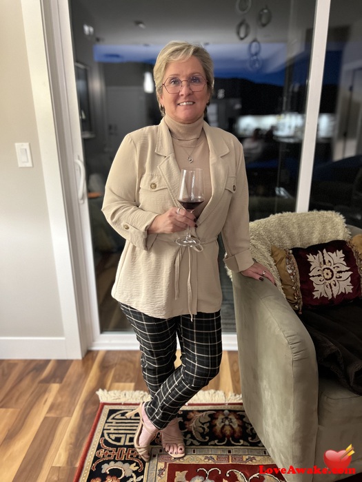 Cherry6455 Canadian Woman from Kelowna