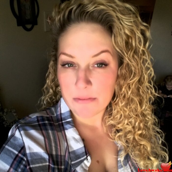 chelsw28 Canadian Woman from Winnipeg