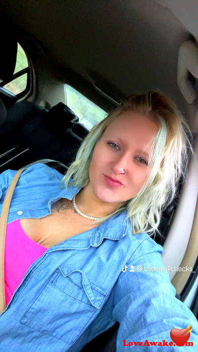 Cheeks4checks American Woman from Columbus