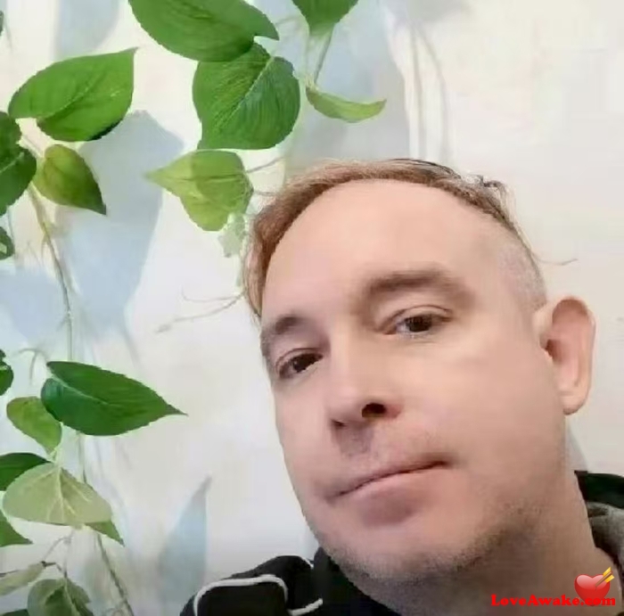 Tomromto Canadian Man from Toronto