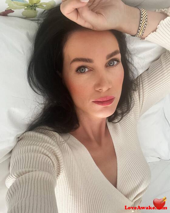 Sara-99 American Woman from Los Angeles