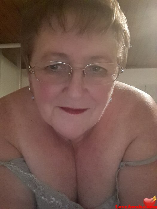 Donna65 UK Woman from Horsham