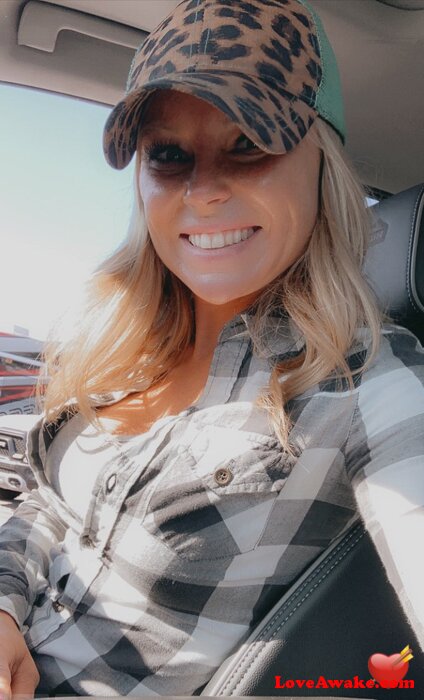805Kittypearl American Woman from Ventura