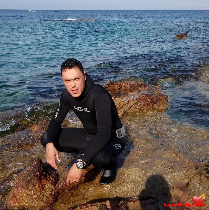 Chanwi32 Algerian Man from Alger (Algiers)