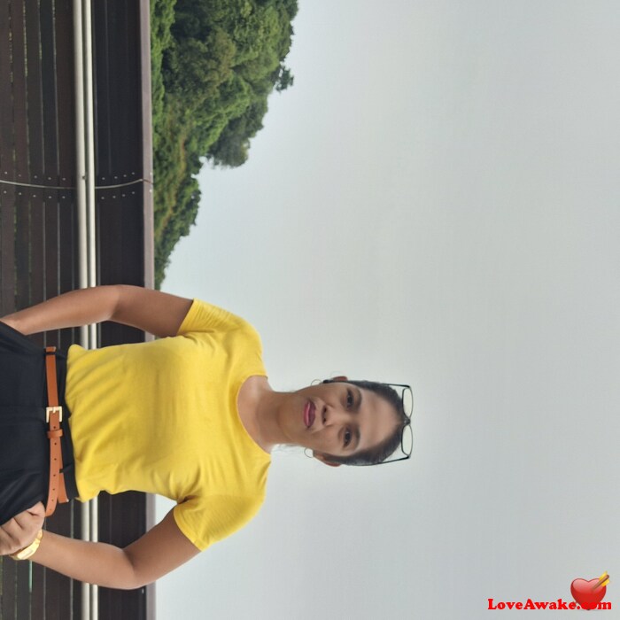 Apaw Singapore Woman from Bukit Purmei