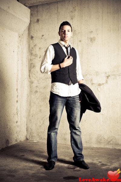 Juanfet90 Canadian Man from London