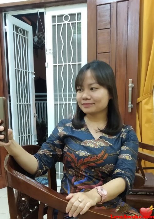 Dearliii Indonesian Woman from Medan, Sumatra