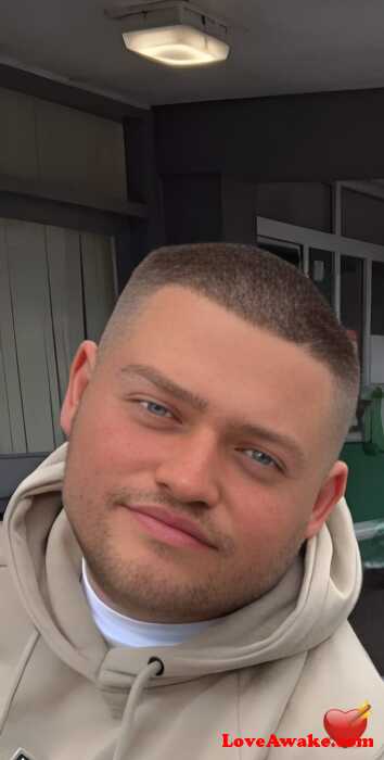 Briggsy28 UK Man from Trafford Park