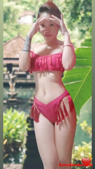 102122 Filipina Woman from Manila