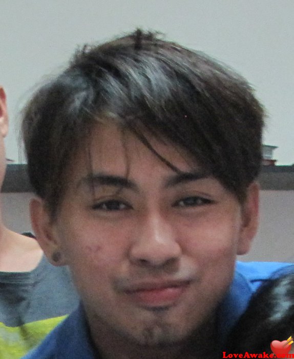 pau238 Filipina Man from Rizal, Luzon