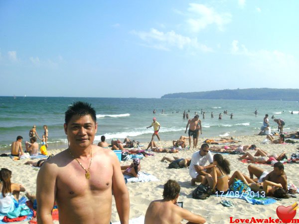 mon889 Chinese Man from Shanghai