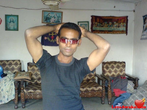 LarryHomes Pakistani Man from Karachi