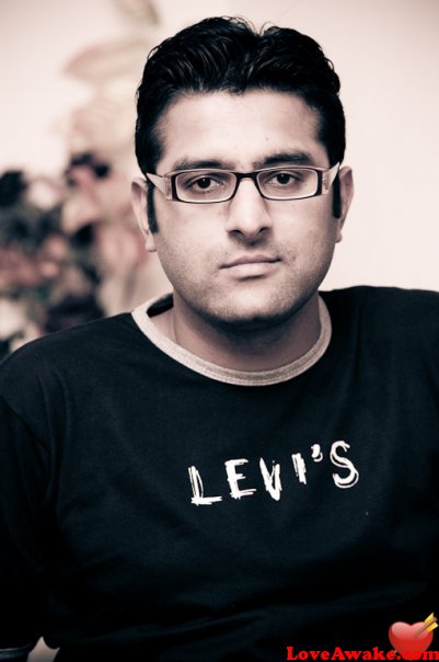 aimdee Pakistani Man from Karachi
