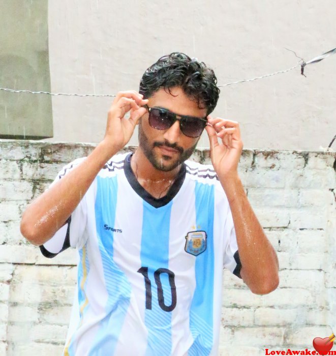 Yixi74 Pakistani Man from Lahore