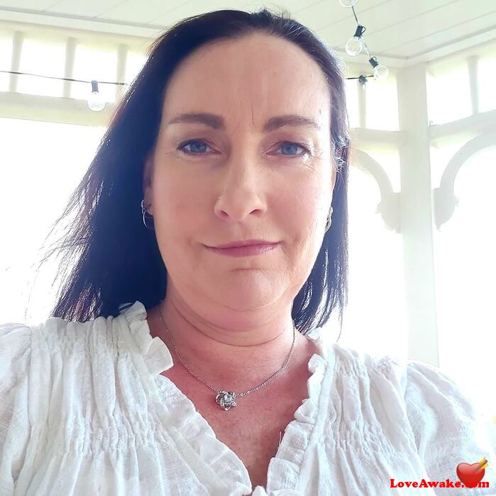 CAR246 Australian Woman from Burleigh Heads