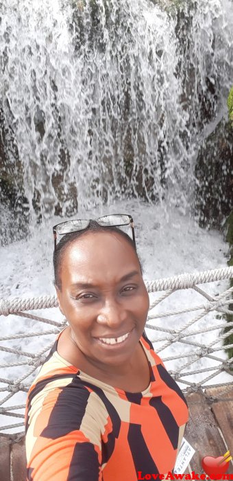 LadySee Bahamian Woman from Nassau