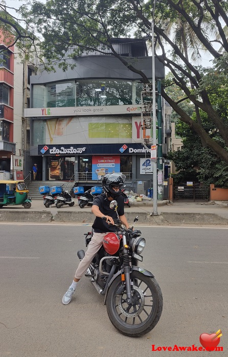 Potatopeeler Indian Man from Bangalore