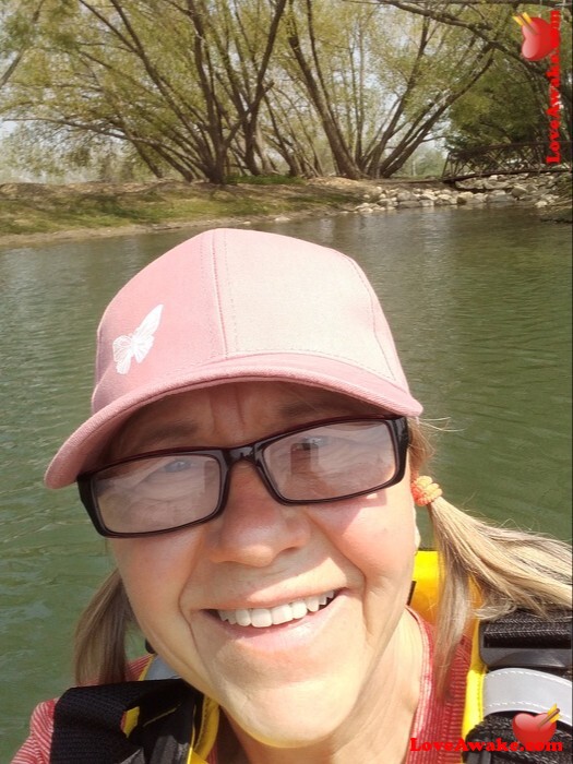 B1ForeverYoung Canadian Woman from Medicine Hat