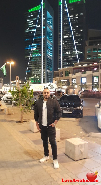 Kanada2025 Egyptian Man from 10th of Ramadan City