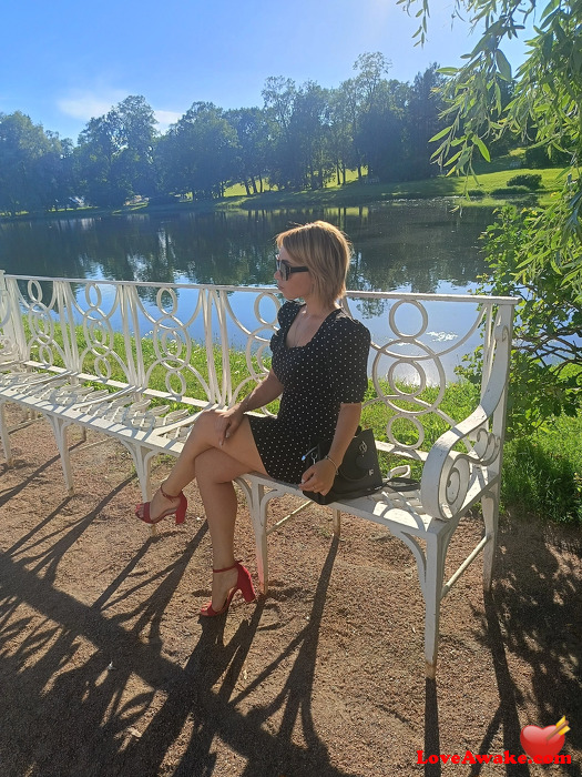 Kathy8888 French Woman from Paris