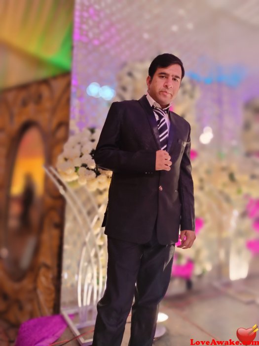 AdnanTariq Pakistani Man from Lahore