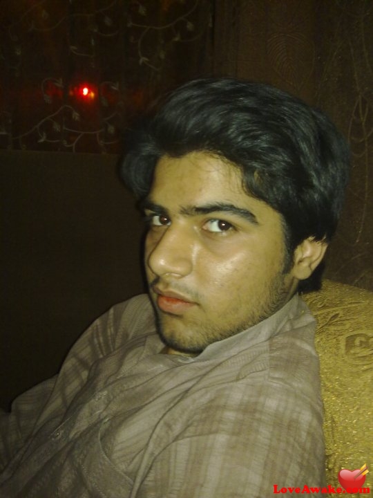 daniyal-d69l Pakistani Man from Lahore