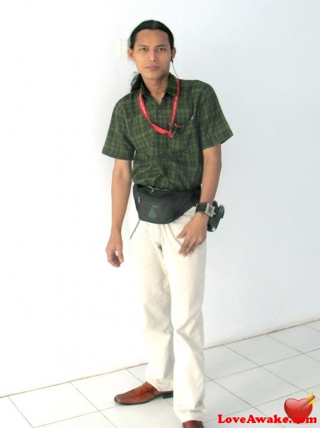Den846U5 Indonesian Man from Jakarta, Java