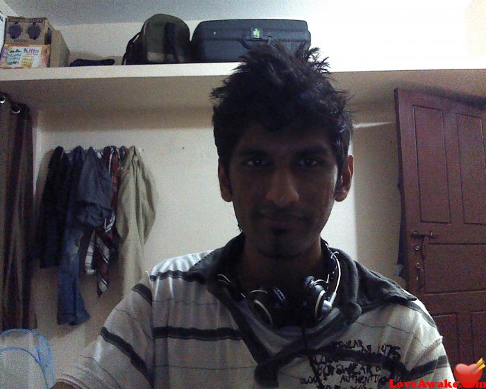 culvish Indian Man from Mumbai (ex Bombay)