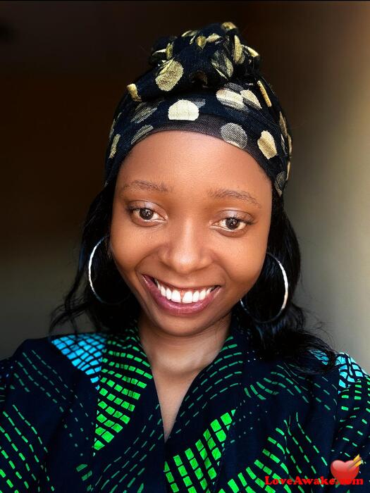 Beny26 Seychelles Woman from Cascade