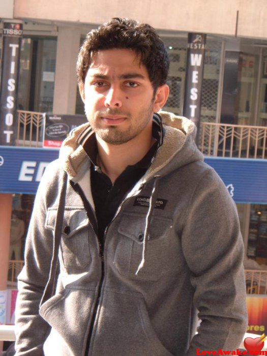 ayz86 Pakistani Man from 