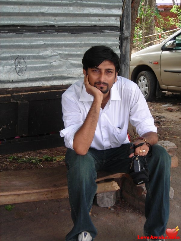 bhalobasa Indian Man from Kolkata (ex Calcutta)