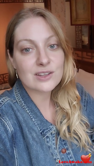 Millicentlip Canadian Woman from Ottawa