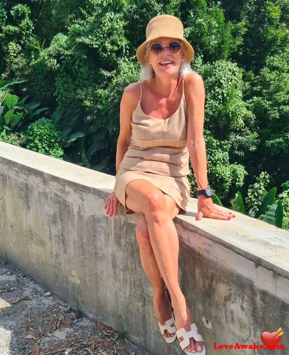 fungirlstacy American Woman from Los Angeles